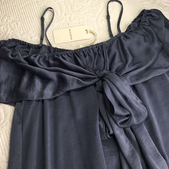 Cold Off-Shoulder Top NWT - Picture 6 of 9